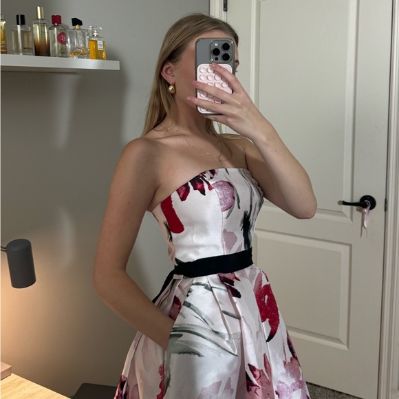 Stunning floral dinner dress - Picture 3 of 6